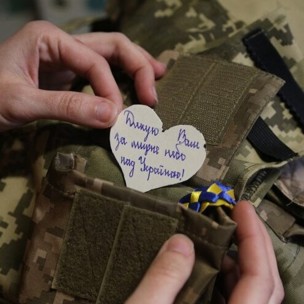 Kharkiv IT Cluster спільно з Харківською ОВА передали понад 500 бронежилетів медикам і рятувальникам